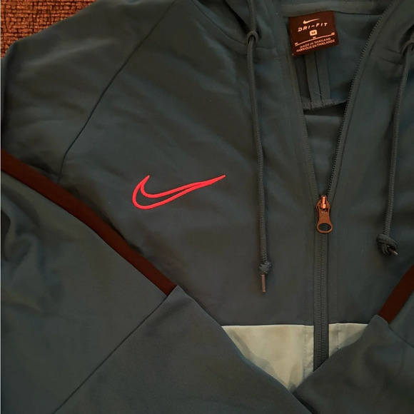 Men’s Nike Full Zip Jacket - Picture 2 of 6